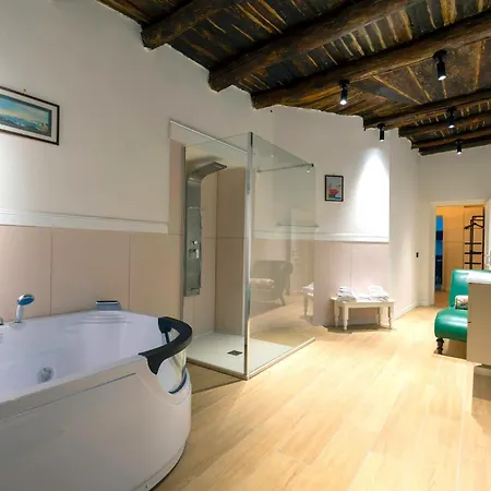 Il Tesoro Smart & 3* نابولي