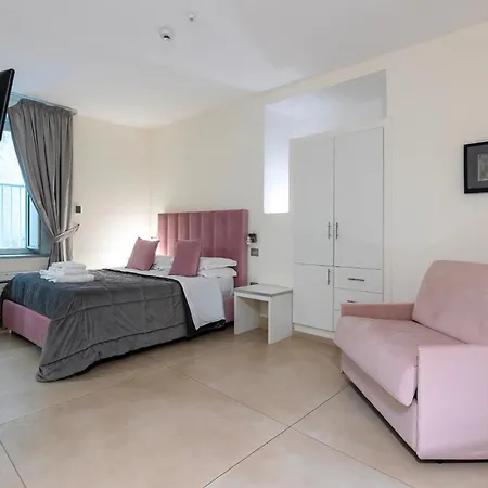 Il Tesoro Smart & فندق نابولي