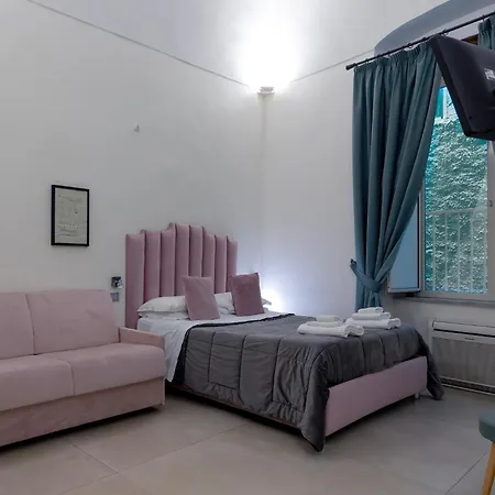 Il Tesoro Smart & فندق نابولي