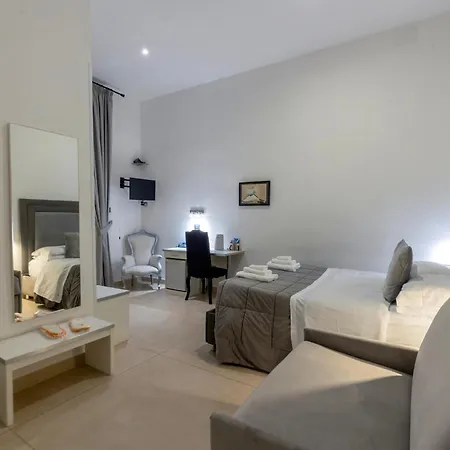 Il Tesoro Smart & 3* نابولي