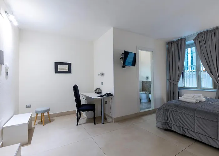 Il Tesoro Smart & 3* Νάπολη